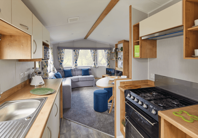 The Willerby Ashurst has a two sided kitchen with cream cabinet doors enhanced on the oak effect units.