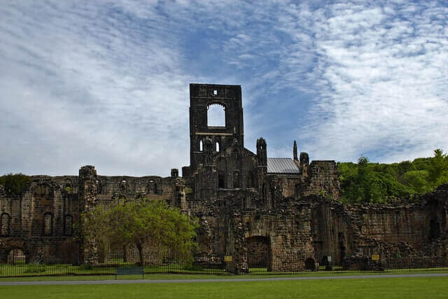 kirkstall abbey leeds.jpg